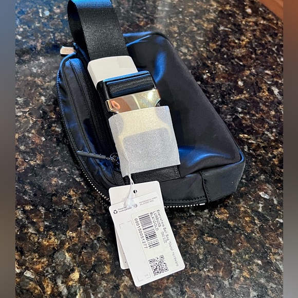 NWT Black with New Gold Hardware Everywhere Belt Bag 1L - Picture 6 of 10